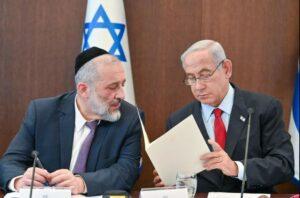 הצעת חוק שהוגשה היום (שני) ששואפת לתקן את החוק שנפסל על ידי בג"ץ ולהכשיר את מינויו של דרעי לשר הפנים והבריאות