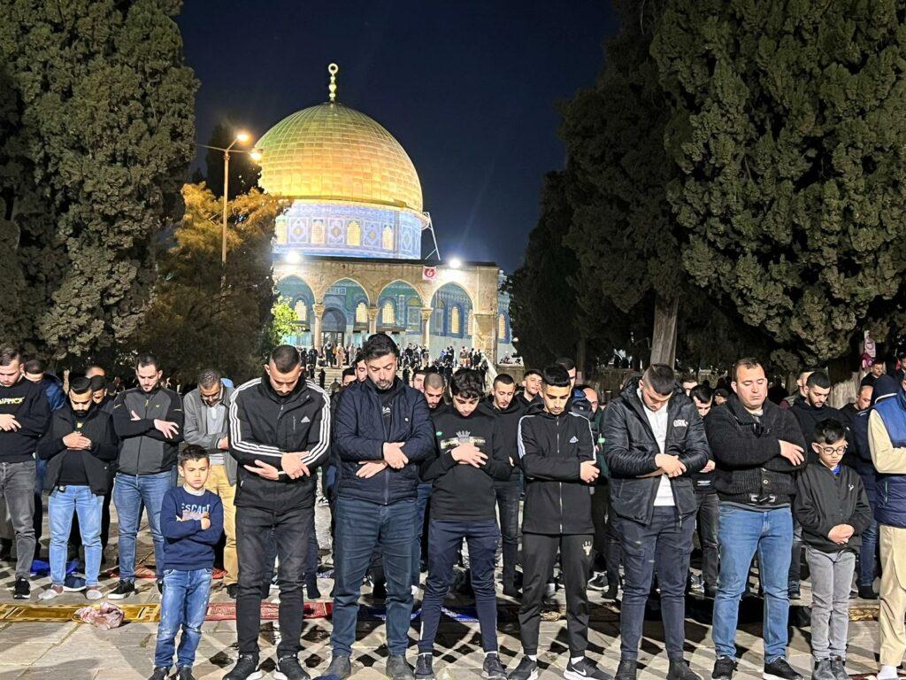 أيام بعد انشاء وحدات بن جفير: الشرطة تذل مصلين في الأقصى وتشعل المنطقة